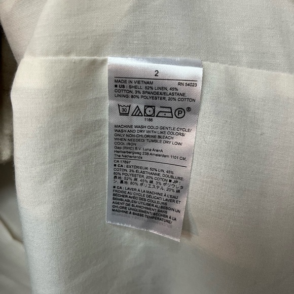 Banana Republic Beige Double-Breasted Blazer. Size 2 - Picture 4 of 5